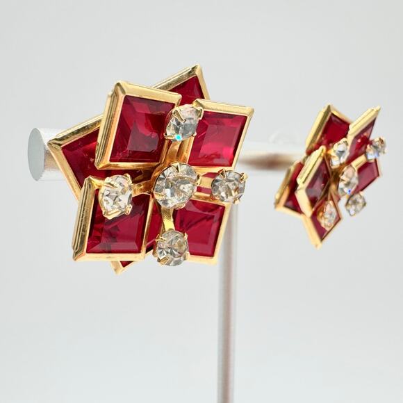 Vintage Red Square Crystal Dimensional
Bezel Set Layered Cluster Earrings - Picture 6 of 12